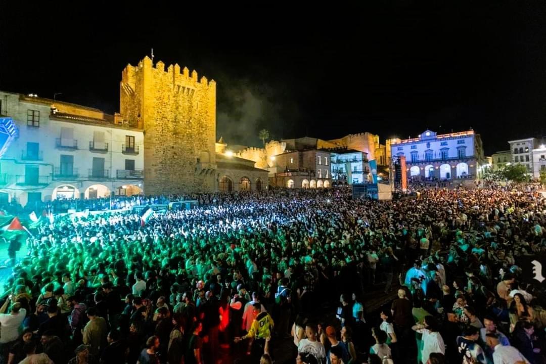 Las Cuatro Esquinas De Caceres Exterior photo